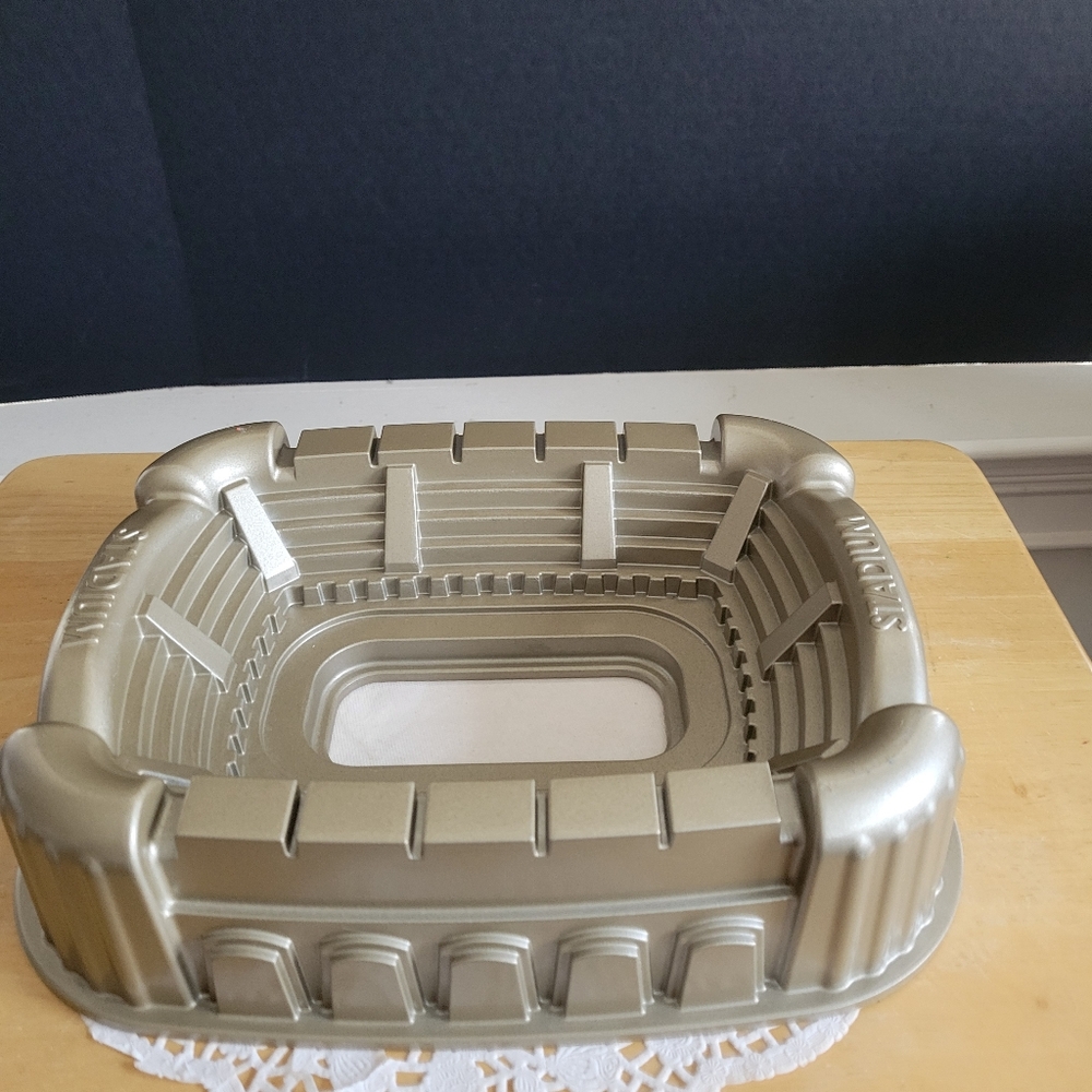 Gold Stadium-Shaped Cake Pan Nordic Ware 9 Cup Stadium Cake Pan Heavy Weight